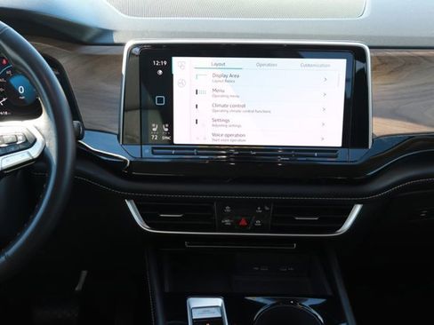 Used 2024 Volkswagen Atlas SE image 17