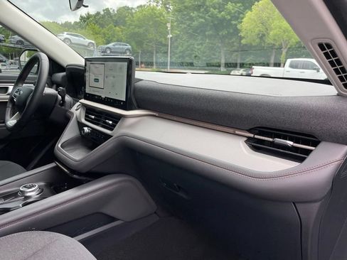 Used 2025 Ford Explorer Active RWD image 34