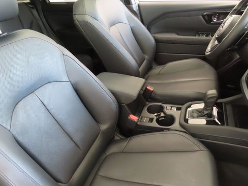 Used 2025 Subaru Forester Limited image 29