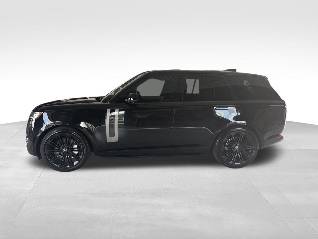 Used 2023 Land Rover Range Rover SE AWD/4WD image 2