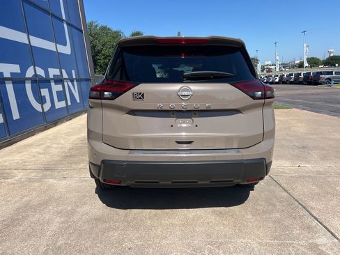 Used 2025 Nissan Rogue SV FWD image 6
