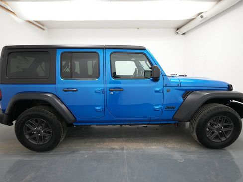 Used 2024 Jeep Wrangler Unlimited Sport AWD/4WD image 10