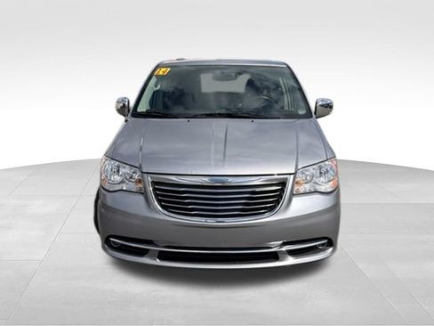 Used 2014 Chrysler Town & Country Touring-L w/ Driver Convenience Group FWD image 8