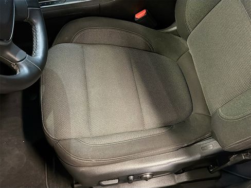 Used 2023 Chevrolet Traverse LT image 20