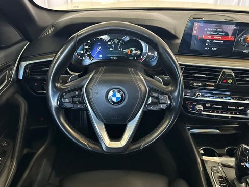 Used 2018 BMW 530i RWD image 16