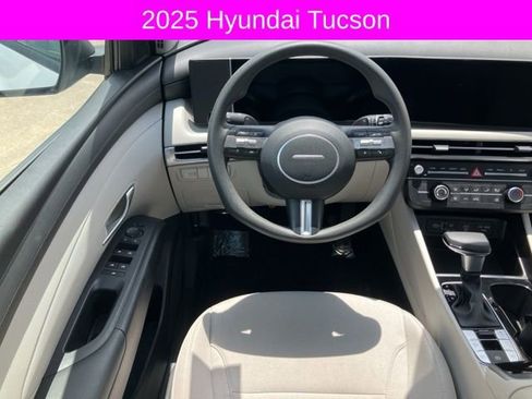 Used 2025 Hyundai Tucson SE image 23