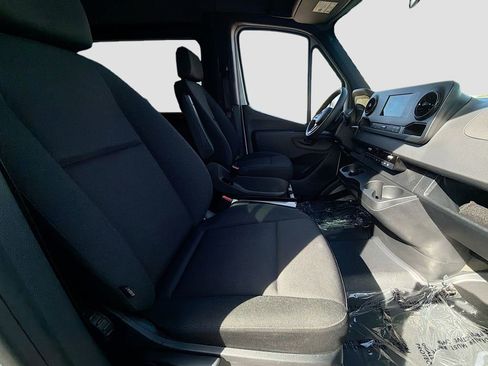 Used 2024 Mercedes-Benz Sprinter 2500 image 19