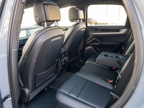 Used 2025 Porsche Cayenne image 21