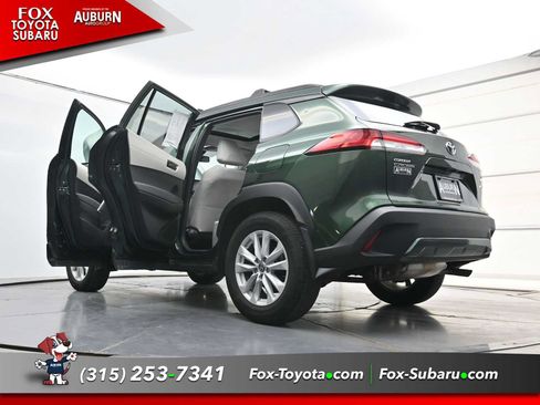 Used 2022 Toyota Corolla Cross LE w/ Moonroof Package AWD/4WD image 33