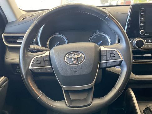 Used 2022 Toyota Highlander XLE image 17