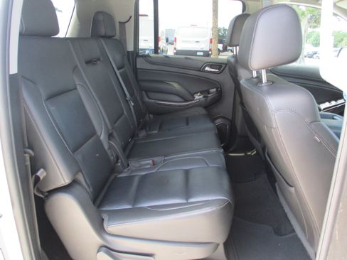 Used 2018 Chevrolet Suburban LT RWD image 14