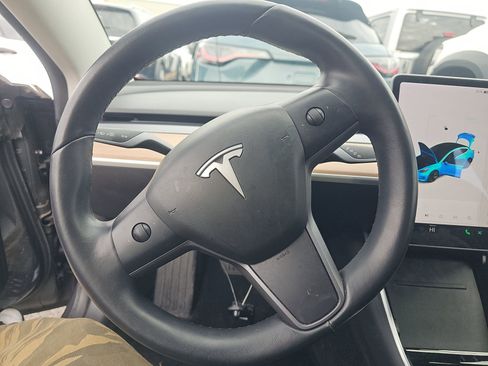 Used 2018 Tesla Model 3 Long Range image 17