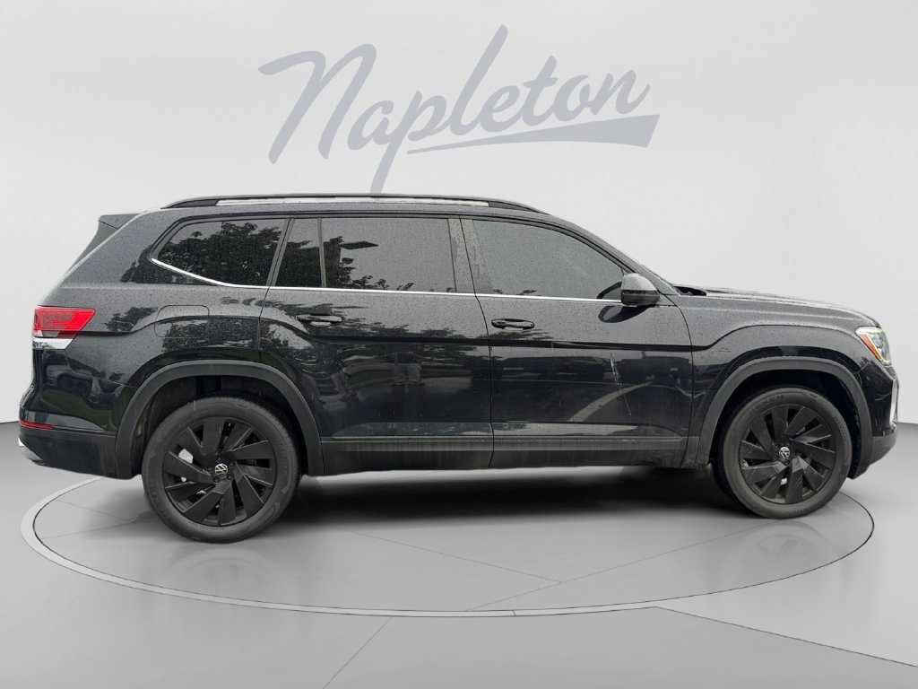 Used 2024 Volkswagen Atlas SE w/ Panoramic Sunroof Package FWD image 7