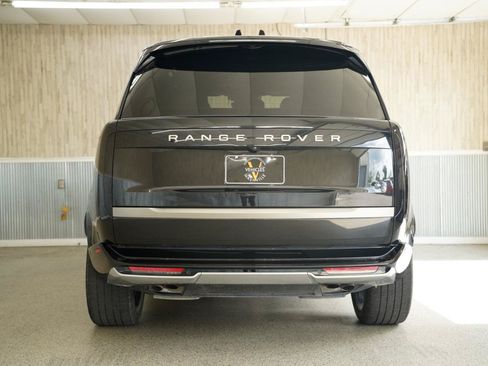 Used 2025 Land Rover Range Rover SE AWD/4WD image 8