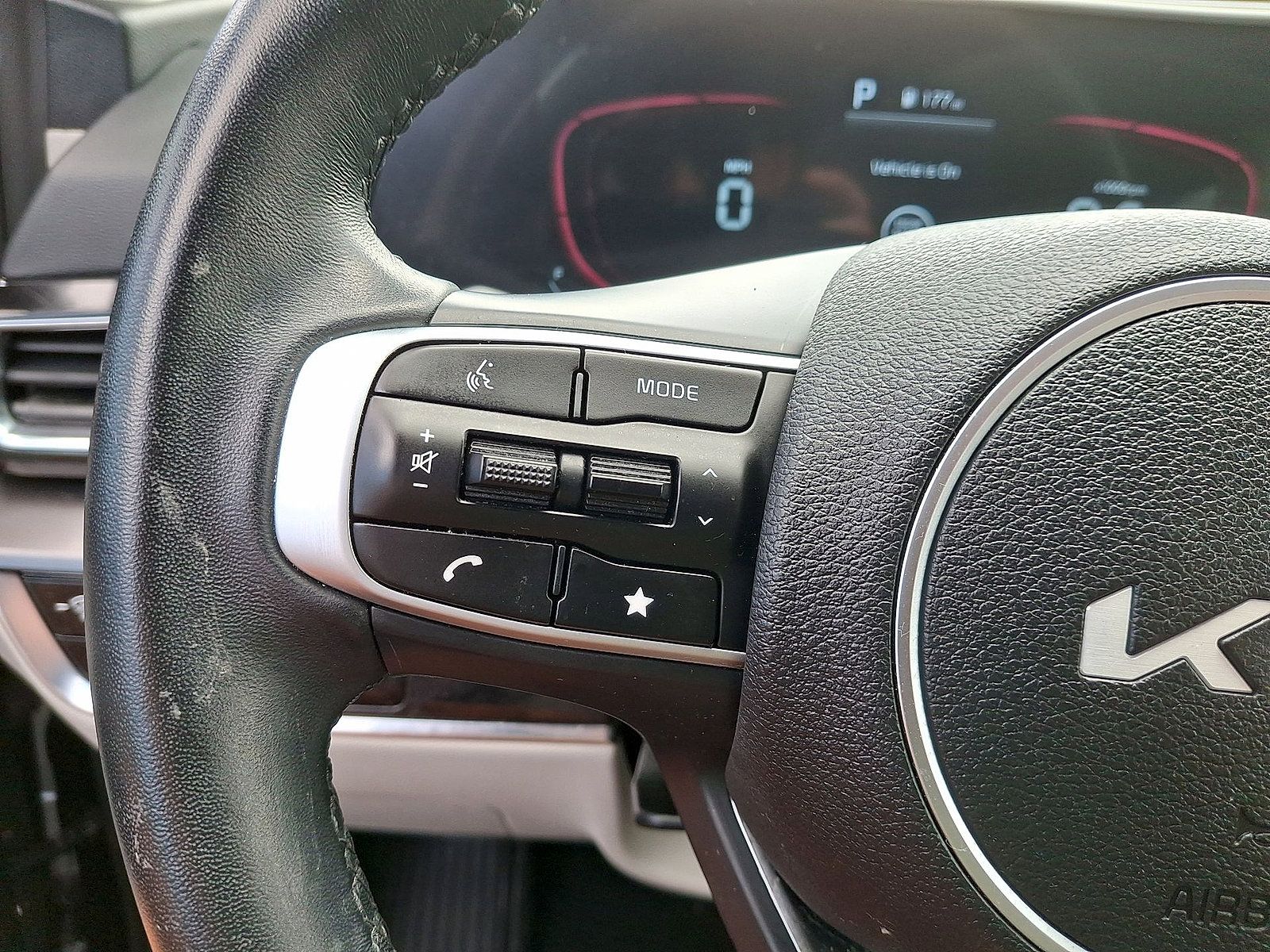 Used 2025 Kia Sportage EX FWD image 17