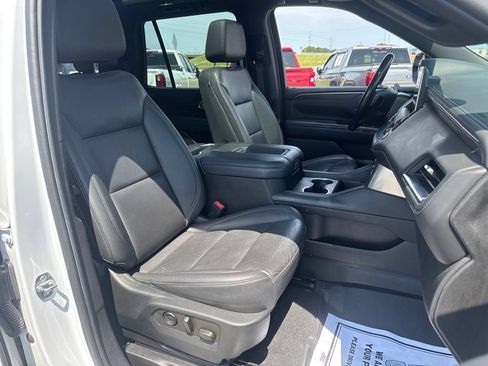 Used 2022 Chevrolet Tahoe Z71 w/ Luxury Package AWD/4WD image 11