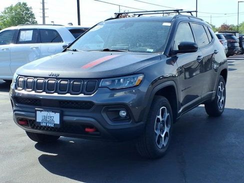 Used 2022 Jeep Compass Trailhawk w/ Trailhawk Convenience Group AWD/4WD image 2