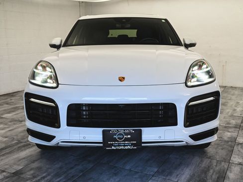 Used 2022 Porsche Cayenne Platinum Edition image 2