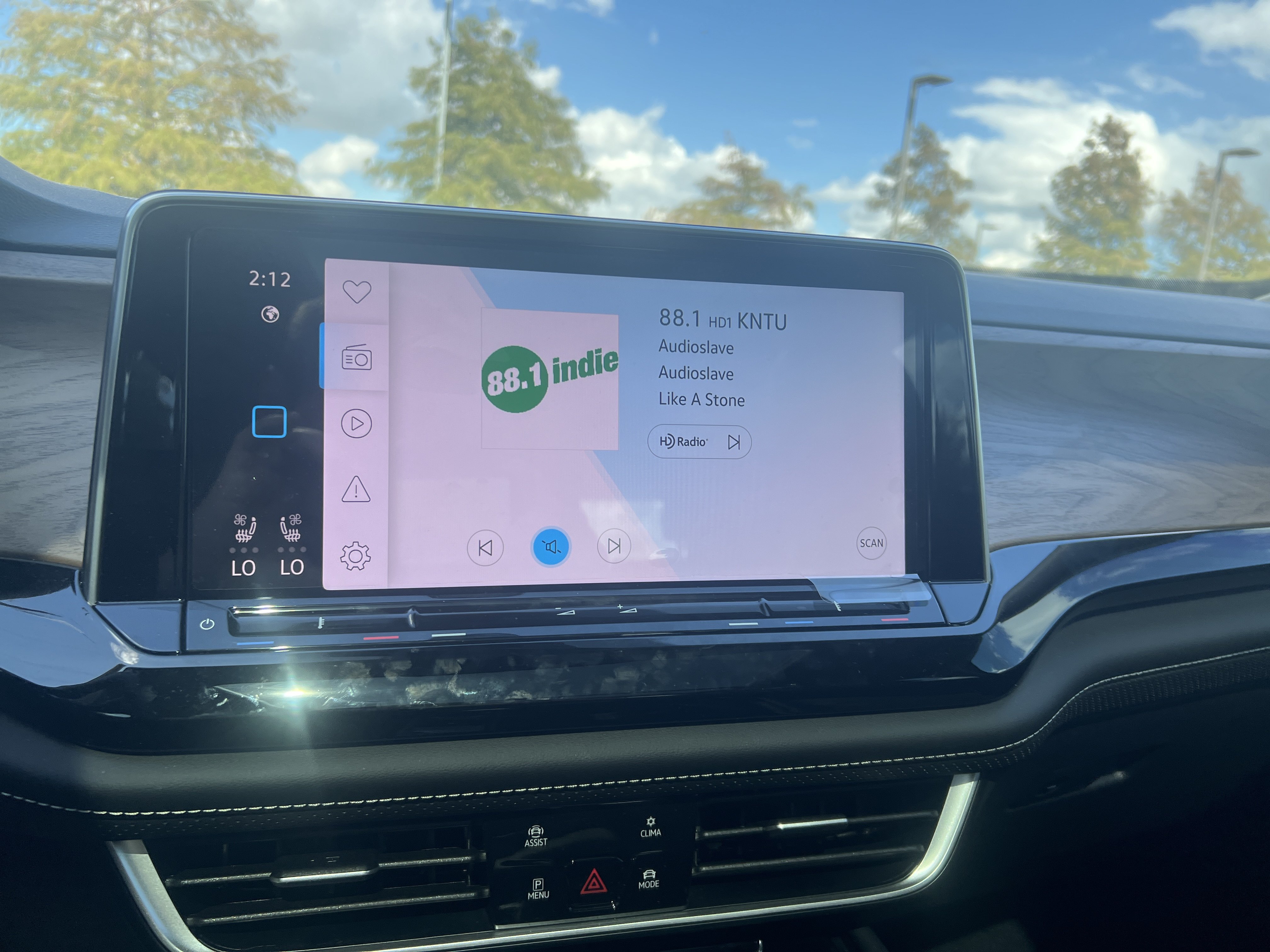 Certified 2026 Volkswagen Atlas SE FWD image 19