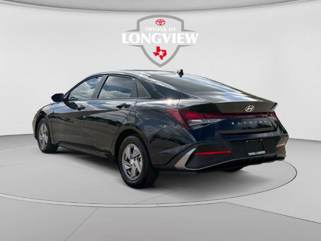 Used 2025 Hyundai Elantra SE FWD image 3