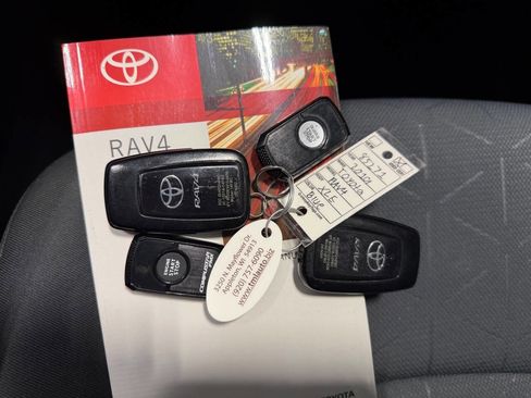 Used 2019 Toyota RAV4 XLE image 30