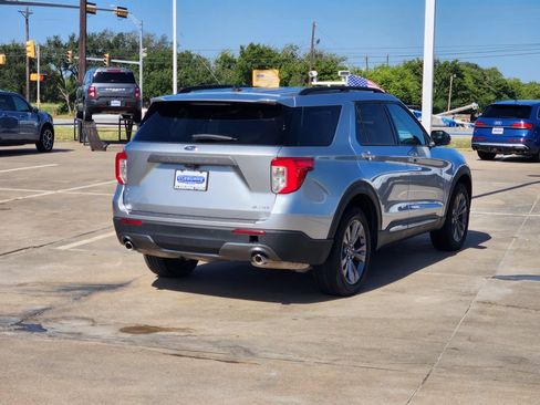 Certified 2024 Ford Explorer XLT w/ Equipment Group 202A AWD/4WD image 7