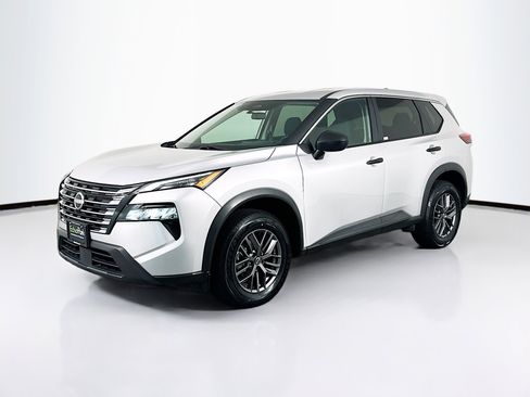 Used 2024 Nissan Rogue S AWD/4WD image 3