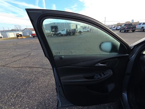 Certified 2024 Buick Encore GX Sport Touring w/ Black Roof Package image 9