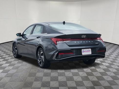 Used 2024 Hyundai Elantra Limited FWD image 3