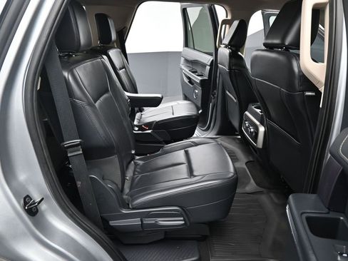 Used 2024 Ford Expedition XLT image 21