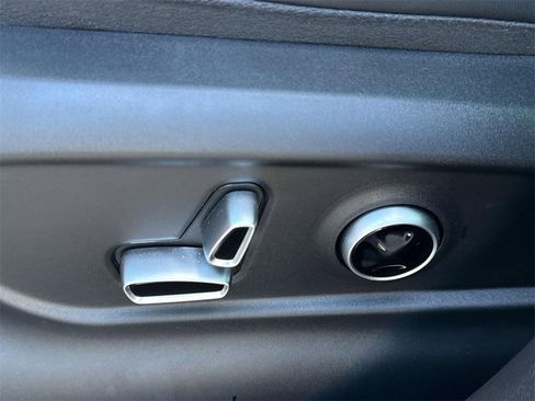 New 2025 Maserati Grecale Modena image 27