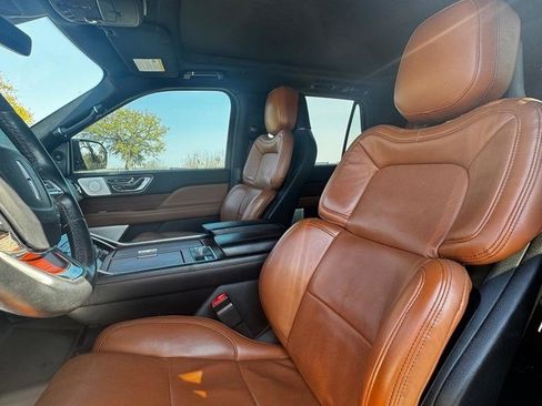 Used 2020 Lincoln Navigator L Reserve w/ Luxury Package image 10