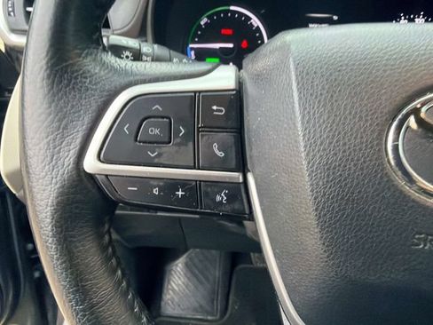 Used 2024 Toyota Sienna XLE FWD image 27
