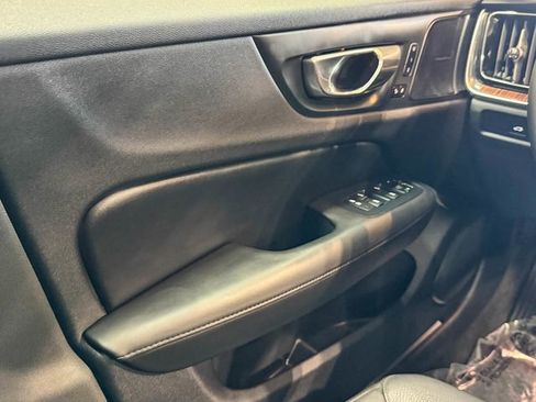 Used 2024 Volvo V60 B5 Cross Country Plus w/ Protection Package Premier image 39