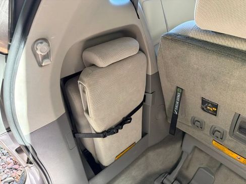 Used 2013 Toyota Sienna LE w/ Towing Pkg FWD image 23