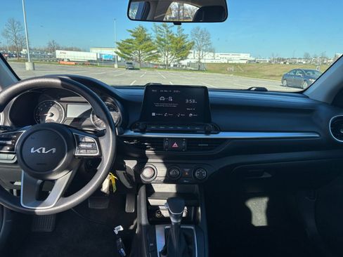 Used 2024 Kia Forte LXS image 31