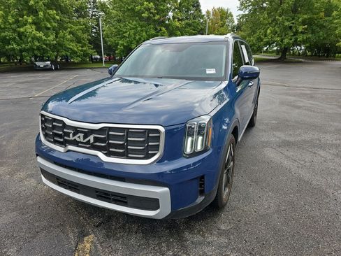 Used 2023 Kia Telluride S AWD/4WD image 2