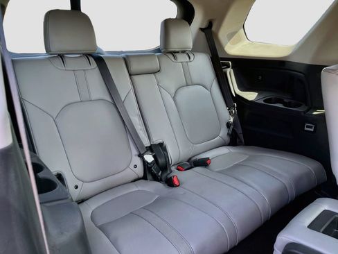 Used 2024 Honda Pilot Touring image 28