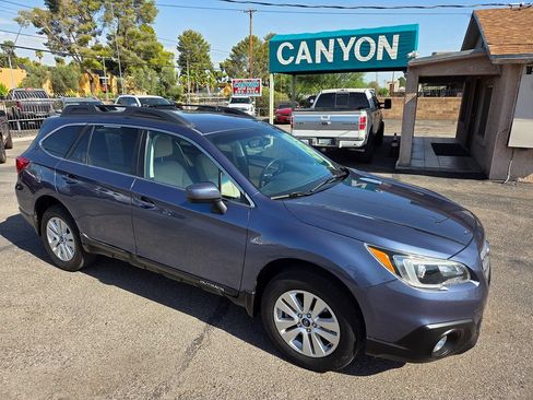 Used 2017 Subaru Outback 2.5i Premium w/ Popular Package #2 AWD/4WD image 2