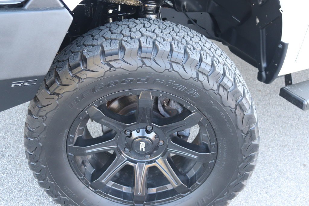 Used 2020 RAM 1500 Classic SLT AWD/4WD image 13