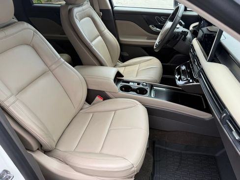 Used 2023 Lincoln Corsair AWD image 17