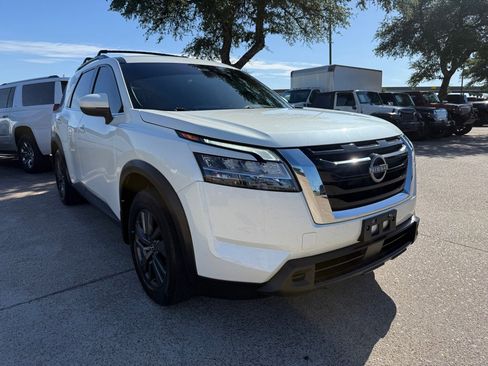 Used 2022 Nissan Pathfinder SV FWD image 1