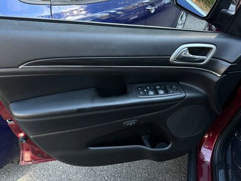 Used 2019 Jeep Grand Cherokee Limited image 13