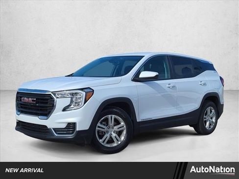 Used 2024 GMC Terrain SLE image 1