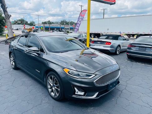 Used 2019 Ford Fusion Titanium FWD image 3