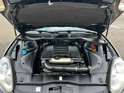 Used 2017 Porsche Cayenne Platinum Edition w/ Premium Package (PJV) image 39