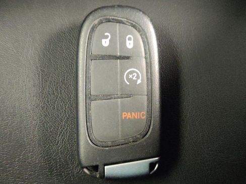 Used 2021 Jeep Cherokee Latitude Plus FWD image 32