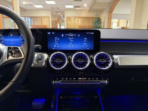 Certified 2025 Mercedes-Benz GLB 250 image 11