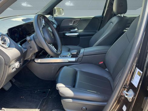 Used 2023 Mercedes-Benz EQB 300 4MATIC image 3