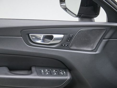 Certified 2023 Volvo XC60 B5 Ultimate w/ Climate Package image 11